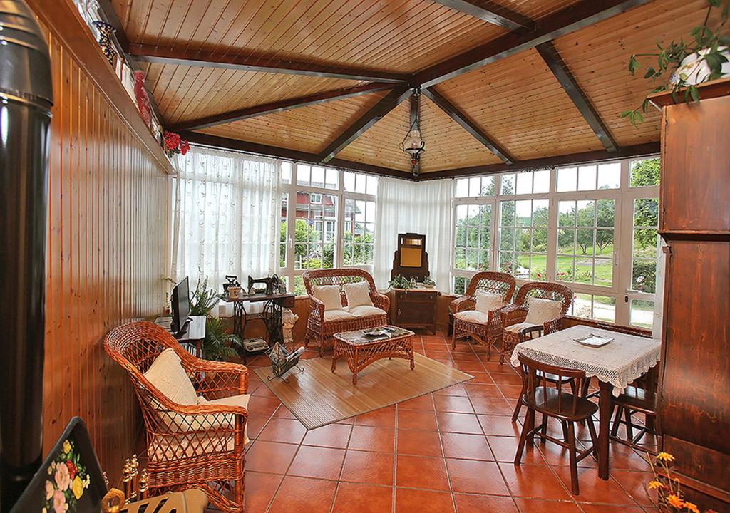 a large living room with chairs and a table at Casa Elena Turismo Rural in Reinante