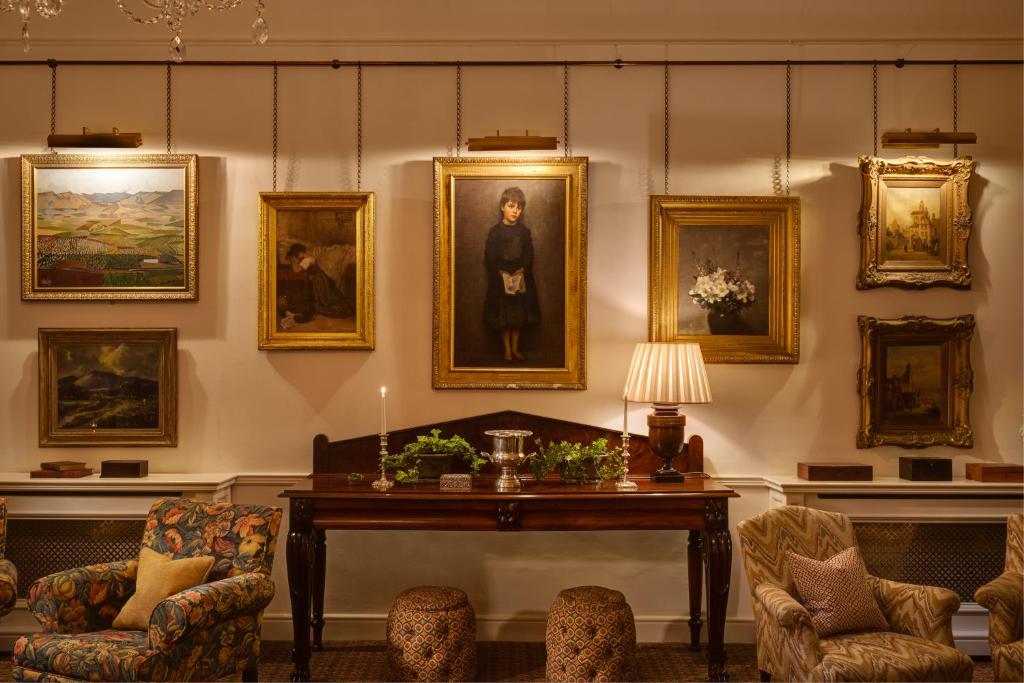 Posezení v ubytování Ballynahinch Castle Hotel