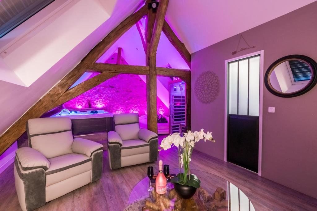 Suite Cupidon- Domaine des trois châteaux - Superior Appartement Met Sauna