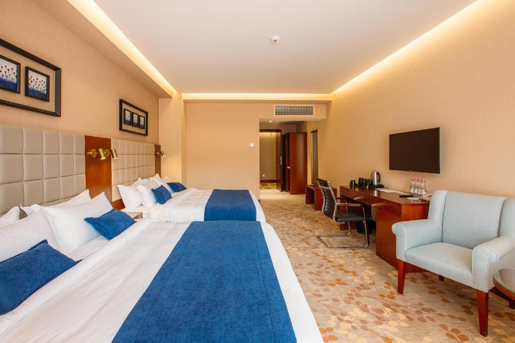 TV a/nebo společenská místnost v ubytování Horizont Hotel Tbilisi