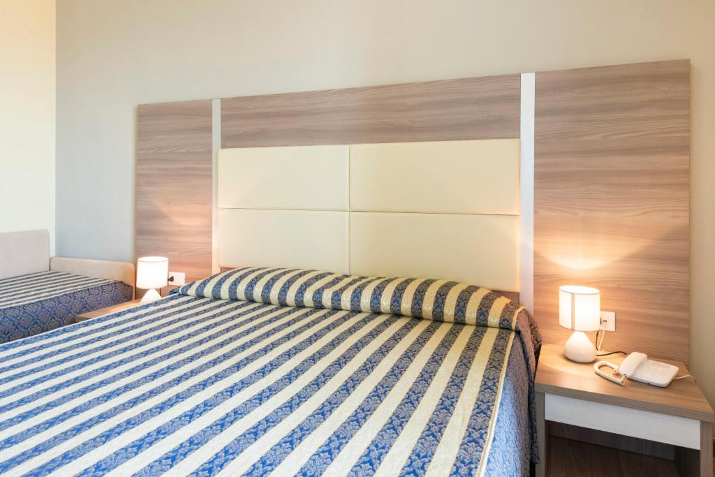 Postel nebo postele na pokoji v ubytování Hotel Columbus