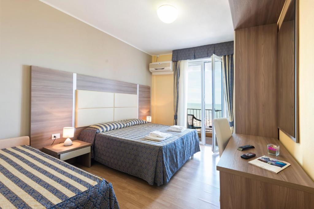 Postel nebo postele na pokoji v ubytování Hotel Columbus