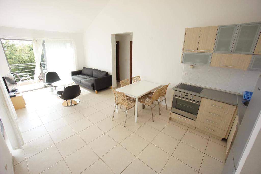Kuchyň nebo kuchyňský kout v ubytování Apartments Bečići Sunset