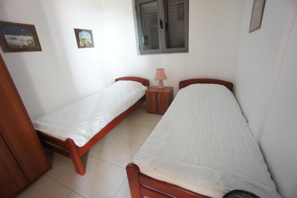 Postel nebo postele na pokoji v ubytování Apartments Bečići Sunset