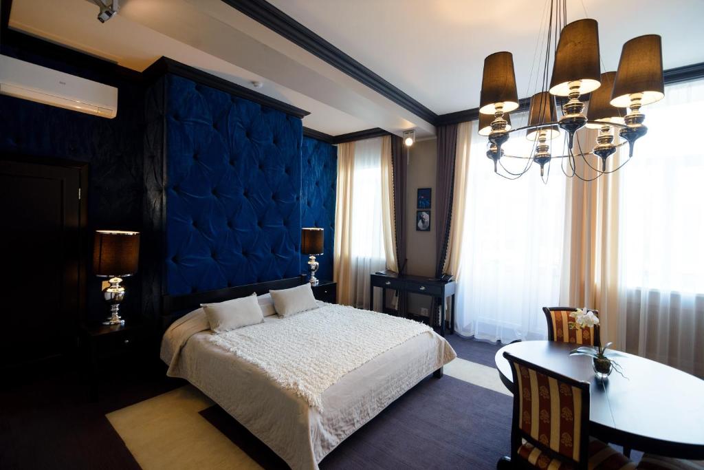 מיטה או מיטות בחדר ב-Derzhava Hotel