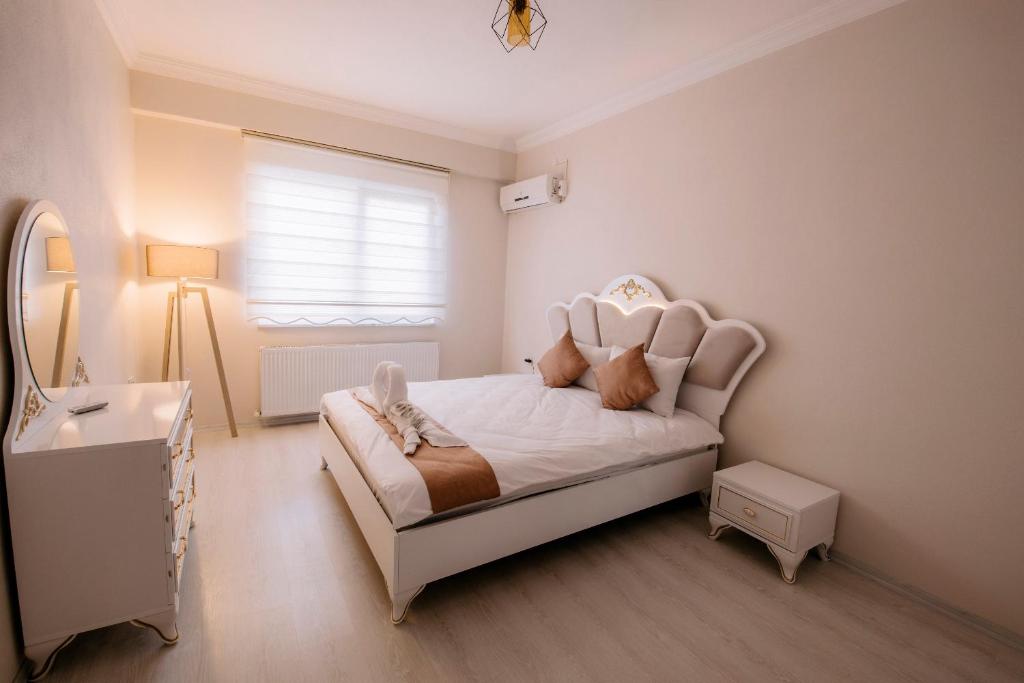 a bedroom with a white bed and a mirror at LOTUS HOME SAPANCA in Sakarya