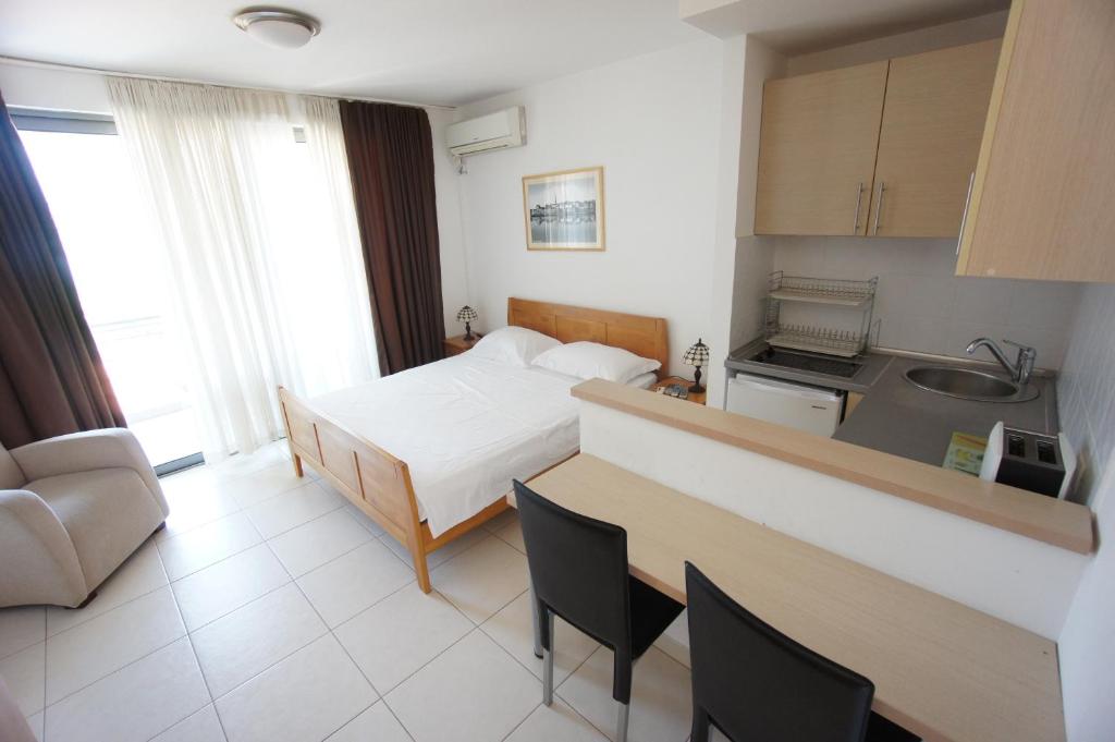 Apartments Bečići Sunset - 1