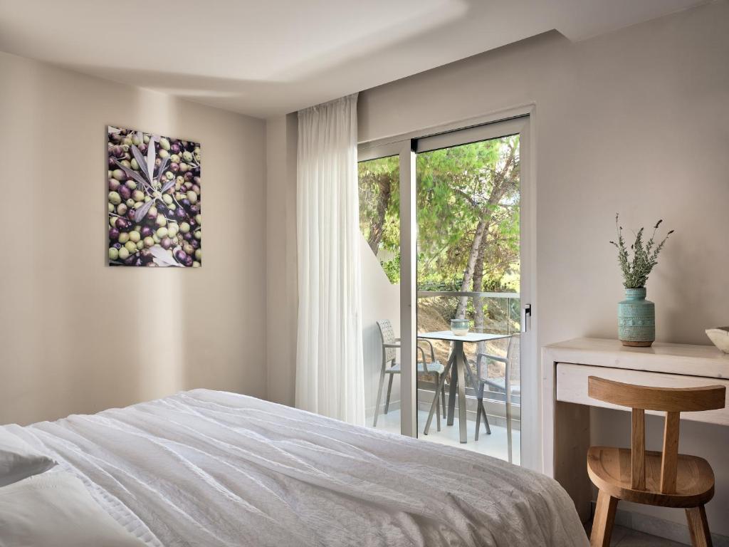 Postel nebo postele na pokoji v ubytování Ionian Hill Hotel