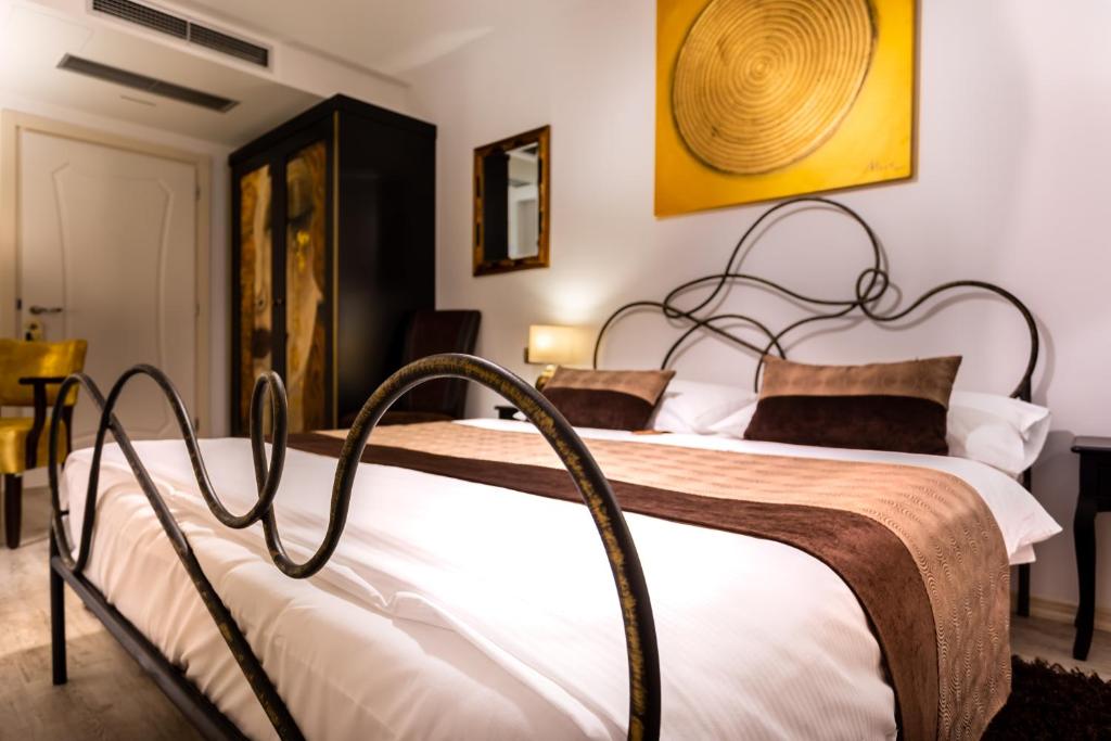 Postel nebo postele na pokoji v ubytování Hotel Heritage Forza