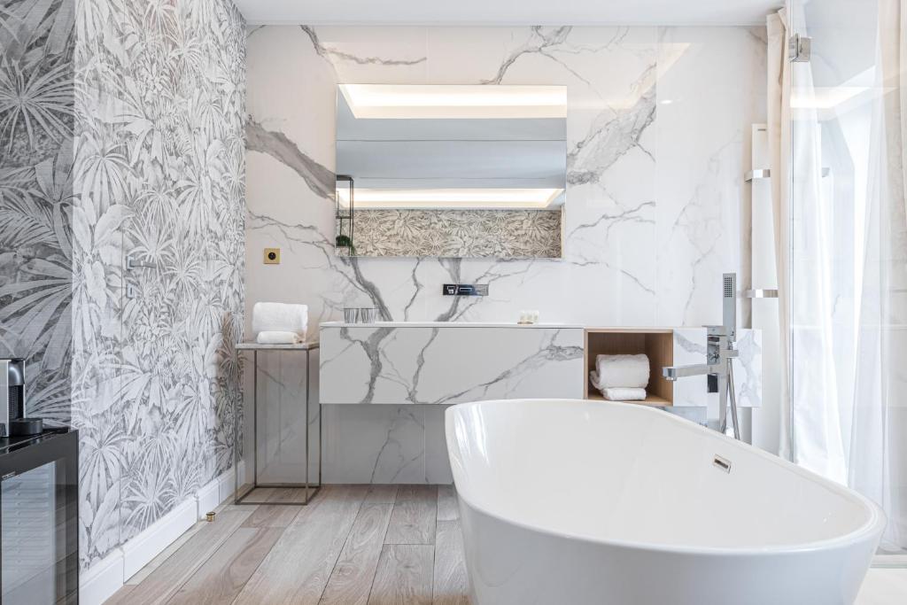 Koupelna v ubytování Le Dortoir Boutique Suites