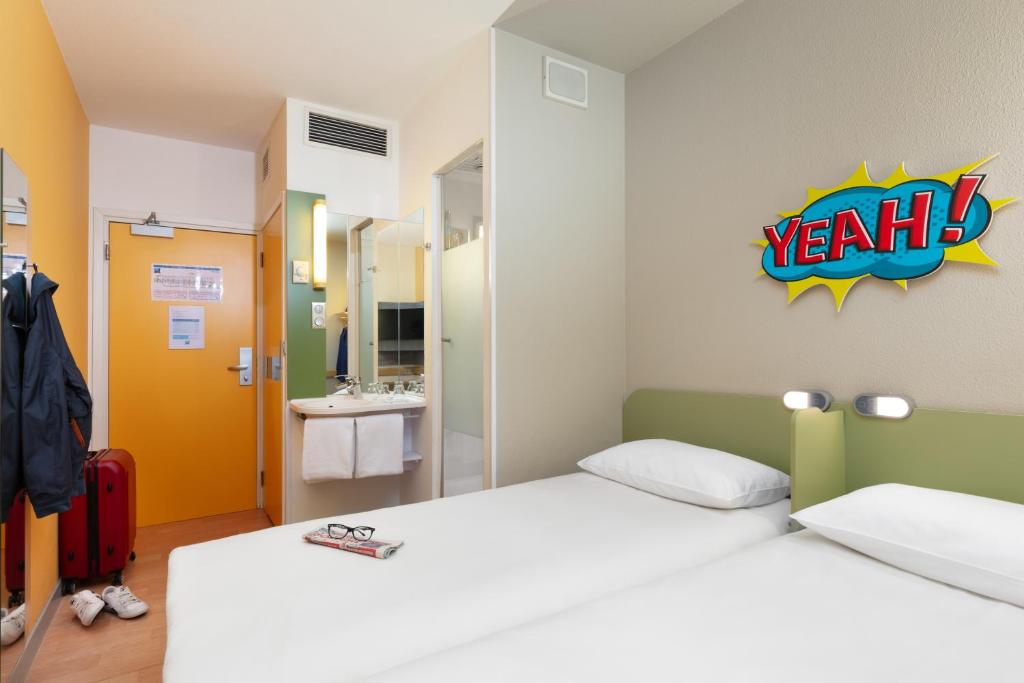 Postel nebo postele na pokoji v ubytování ibis budget Warszawa Centrum