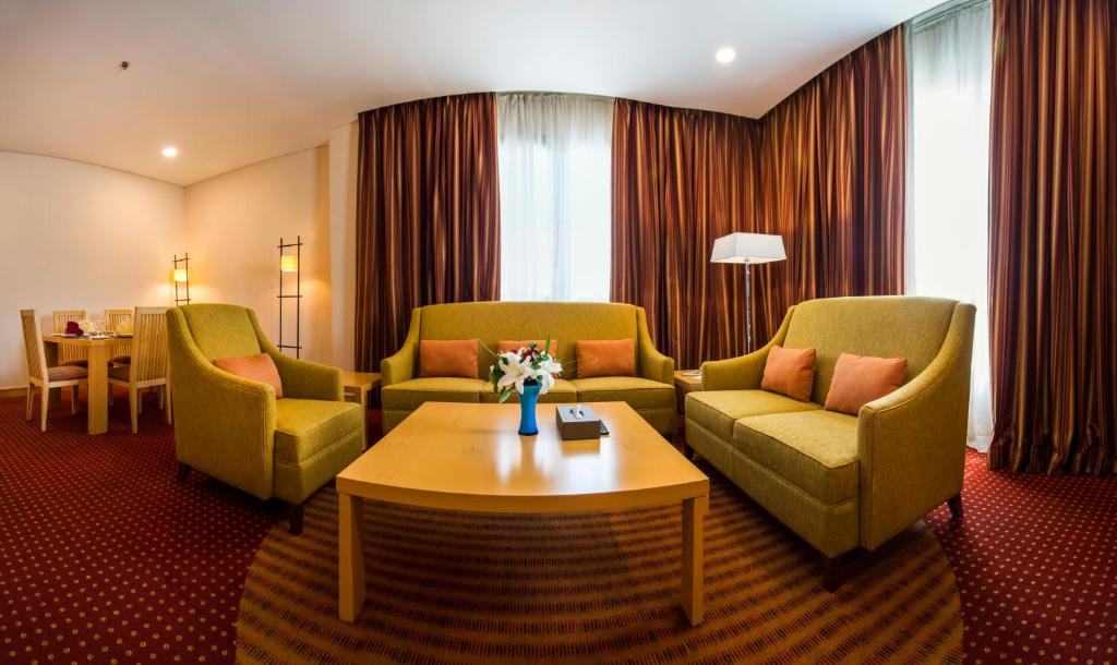 Posezení v ubytování City Seasons Hotel & Suites Muscat