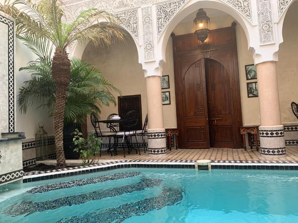 Bazén v ubytování Riad Abaka hotel & boutique nebo v jeho okolí