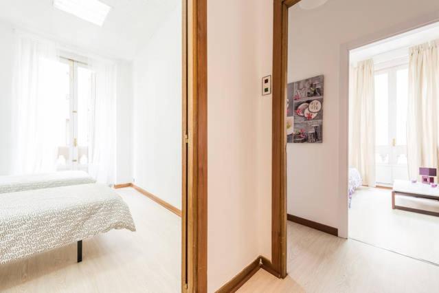 Postel nebo postele na pokoji v ubytování M&F Apartaments Gran Via