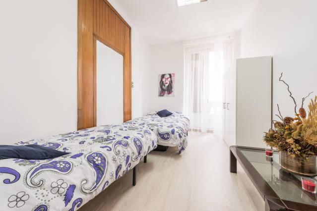 Postel nebo postele na pokoji v ubytování M&F Apartaments Gran Via