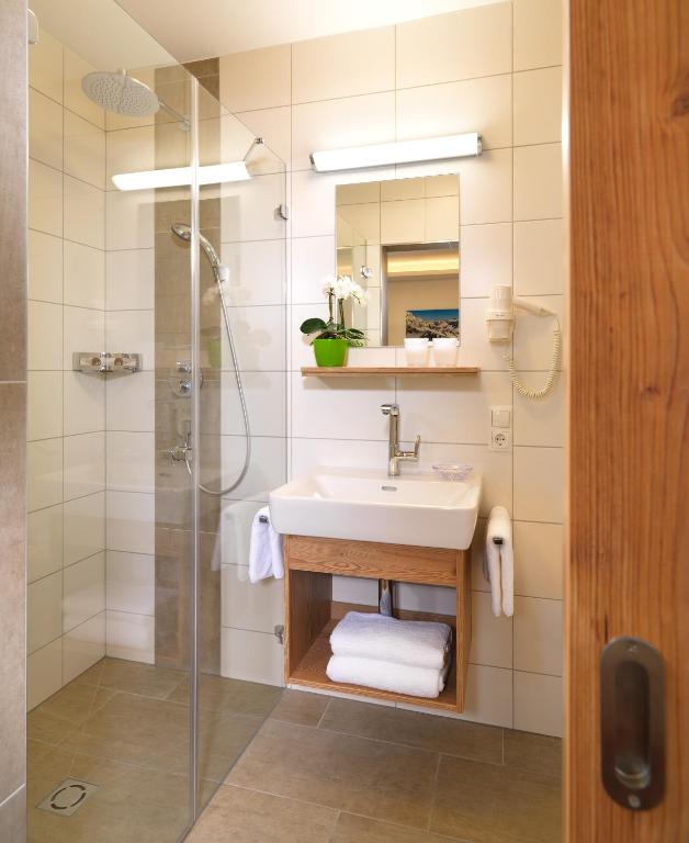 Koupelna v ubytování Hotel Garni Schieferle