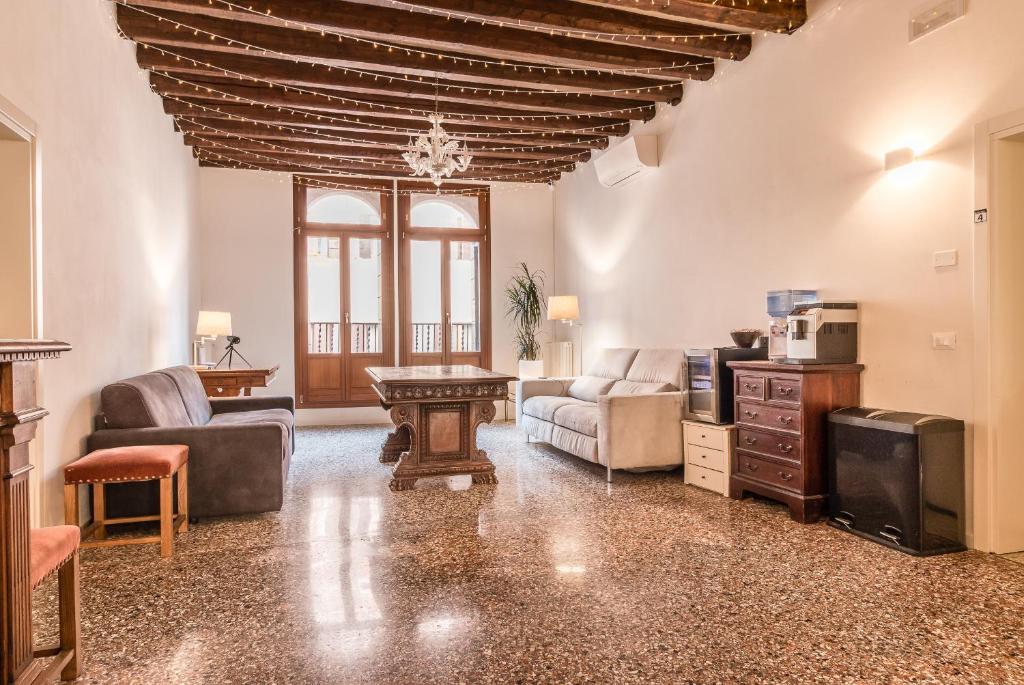 Posezení v ubytování Palazzo DaPonte by LionHost