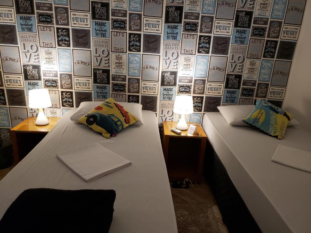 Postel nebo postele na pokoji v ubytování HostelariaSP Boutique