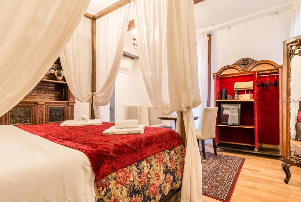 Palazzo DaPonte - Deluxe King Room