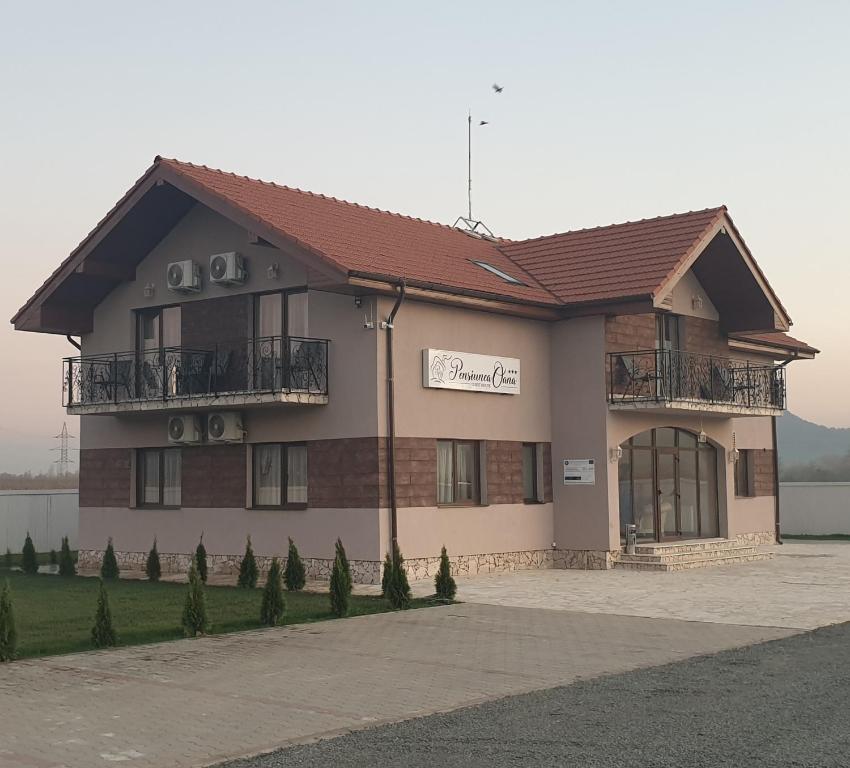 a building with a balcony on the side of it at Pensiunea Oana ☆☆☆ in Şoimuş