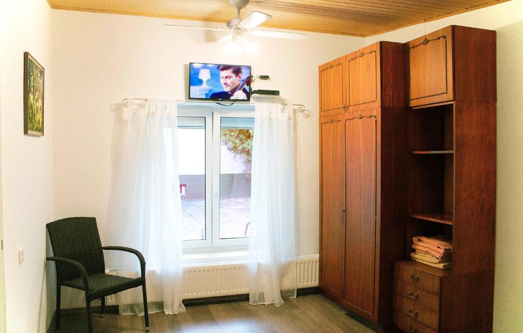 TV a/nebo společenská místnost v ubytování White & Quiet Apartment House