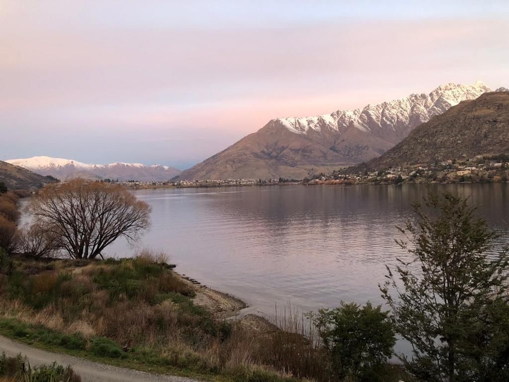 a view of a lake with snow covered mountains at Residence du Lac in Queenstown