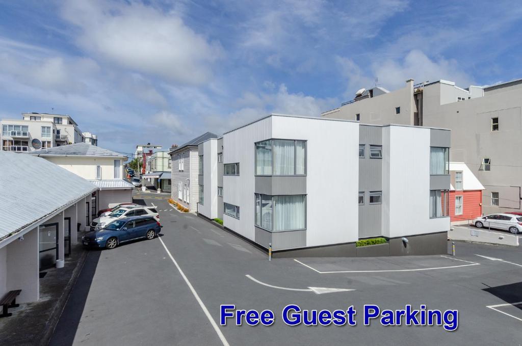 a building with a car parked in a parking lot at Apollo Lodge Motel in Wellington