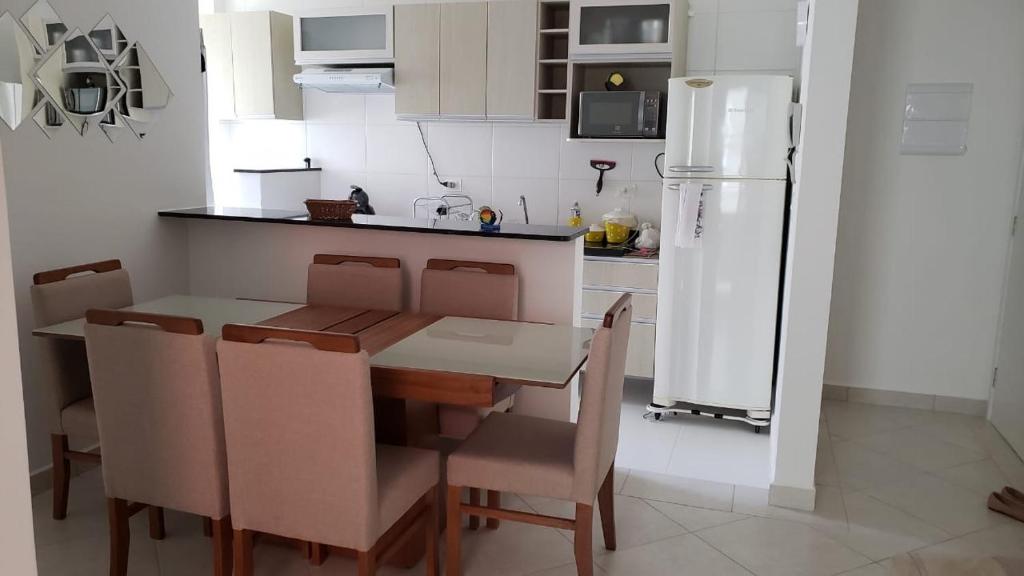  Apto Condomínio Vila Monrealle