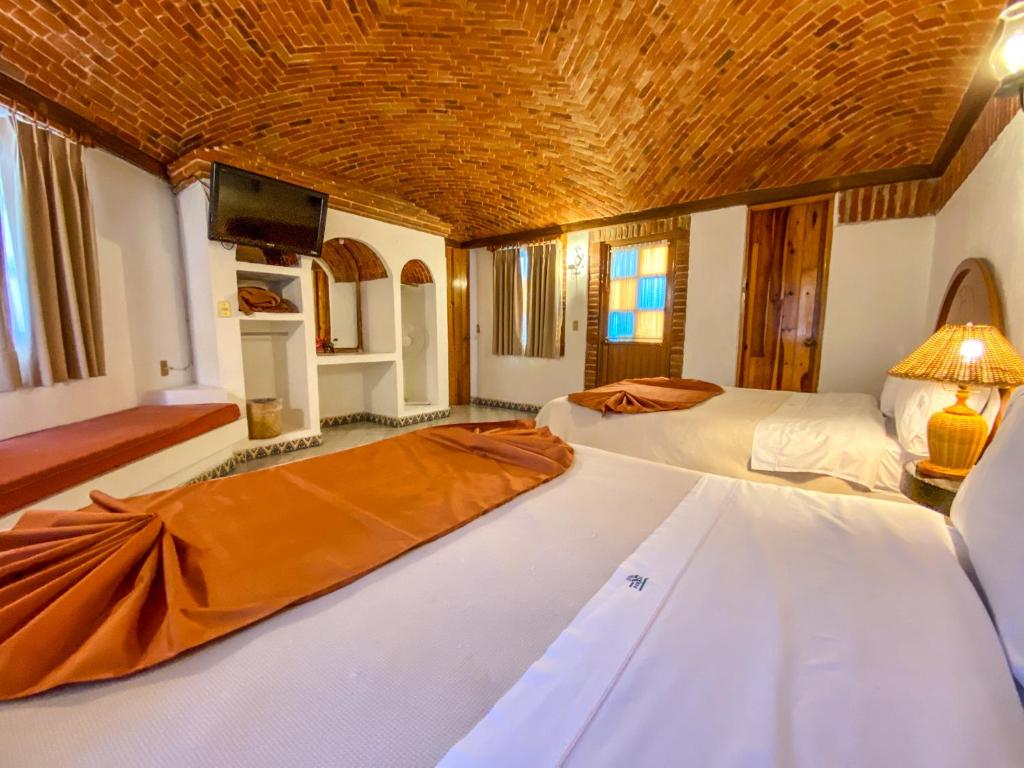 Postel nebo postele na pokoji v ubytování Suites Paraiso Tequis