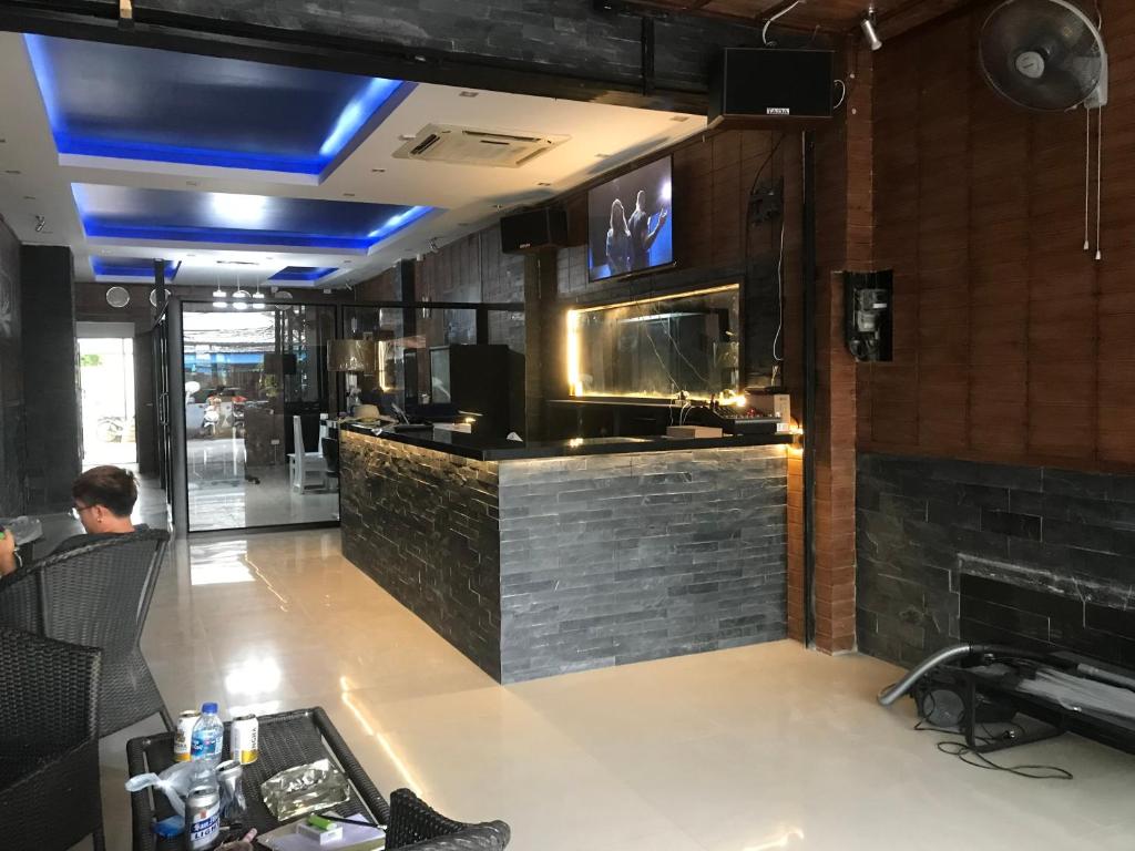 
a large kitchen with a large counter top at Secrets - Pattaya in Pattaya Central
