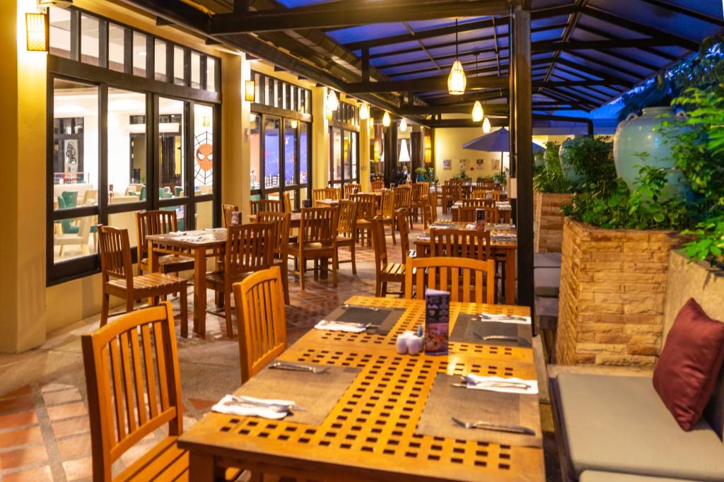 Restaurace v ubytování Seaview Resort Khao Lak - SHA Plus