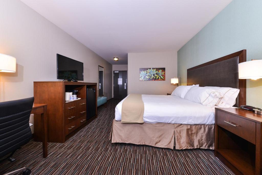 Postel nebo postele na pokoji v ubytování Holiday Inn Express & Suites Indio - Coachella Valley by IHG