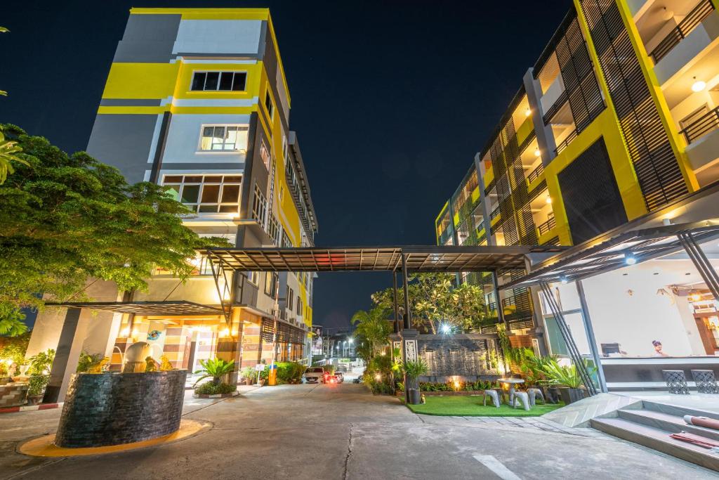 SB Living Place Hotel Phuket Town - Resim 8