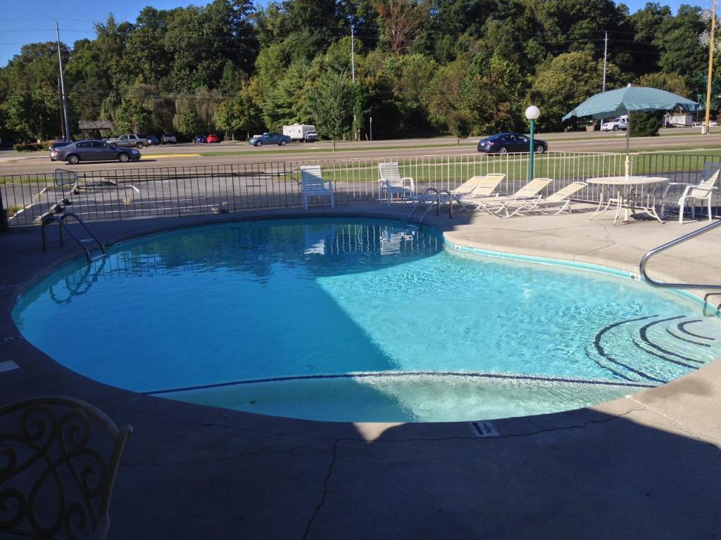 Conner Hill Motor Lodge photo