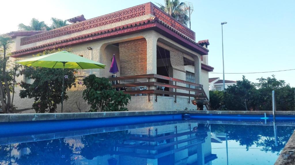 Swimming pool sa o malapit sa villa berta