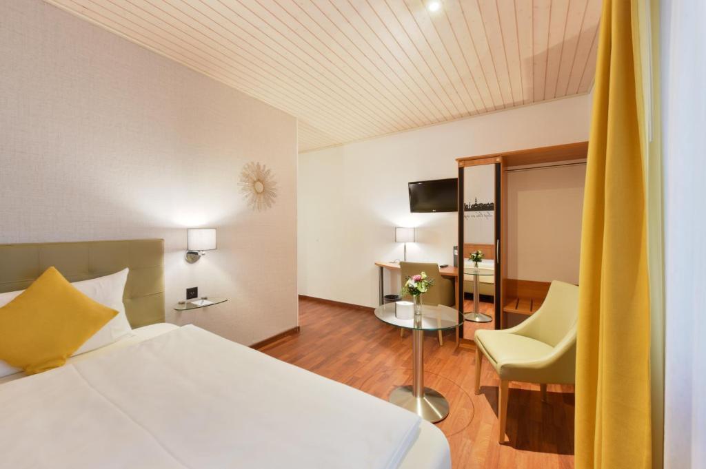 Postel nebo postele na pokoji v ubytování Hotel Engel