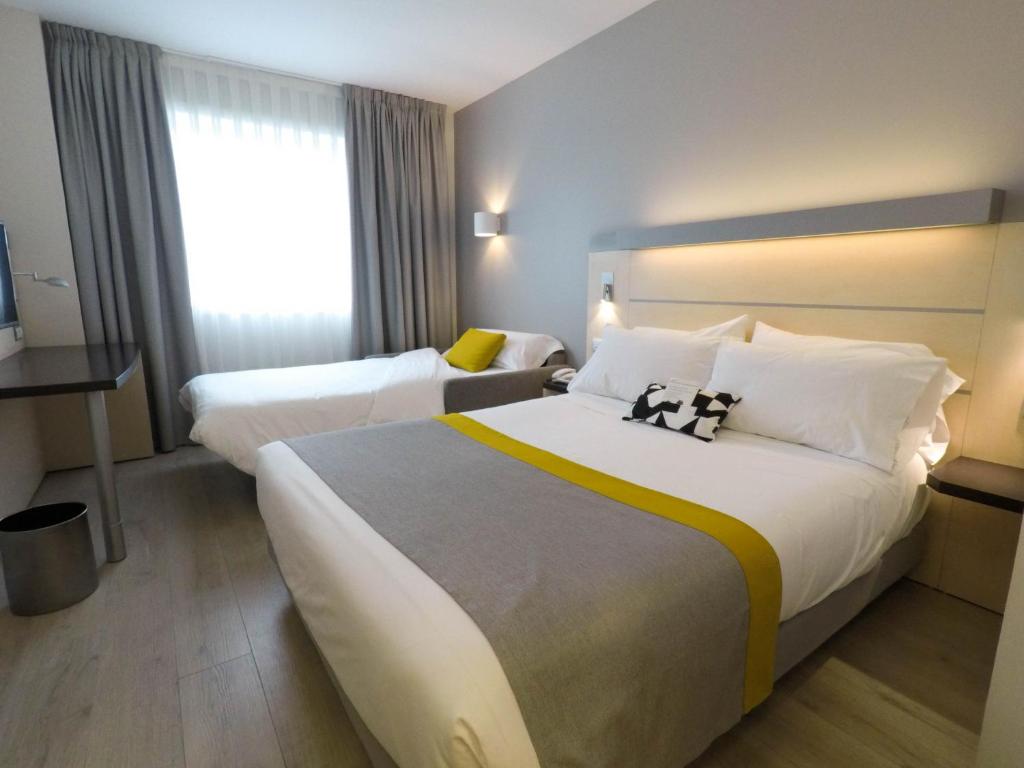 Holiday Inn Express Pamplona, an IHG Hotel, Mutilva Baja ...