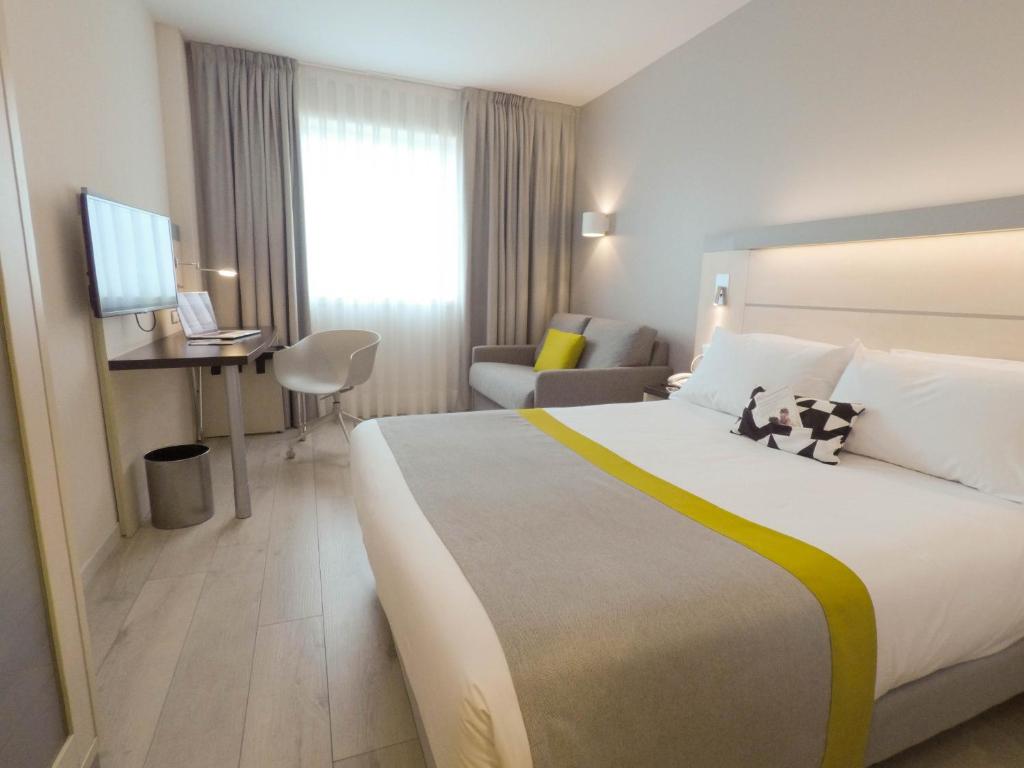 Postel nebo postele na pokoji v ubytování Holiday Inn Express Pamplona by IHG