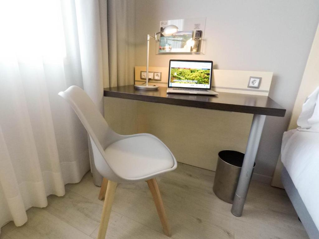 Holiday Inn Express Pamplona, an IHG Hotel reservar