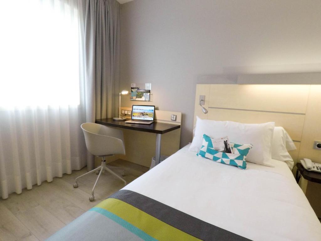 reservar hotel en Mutilva Baja
