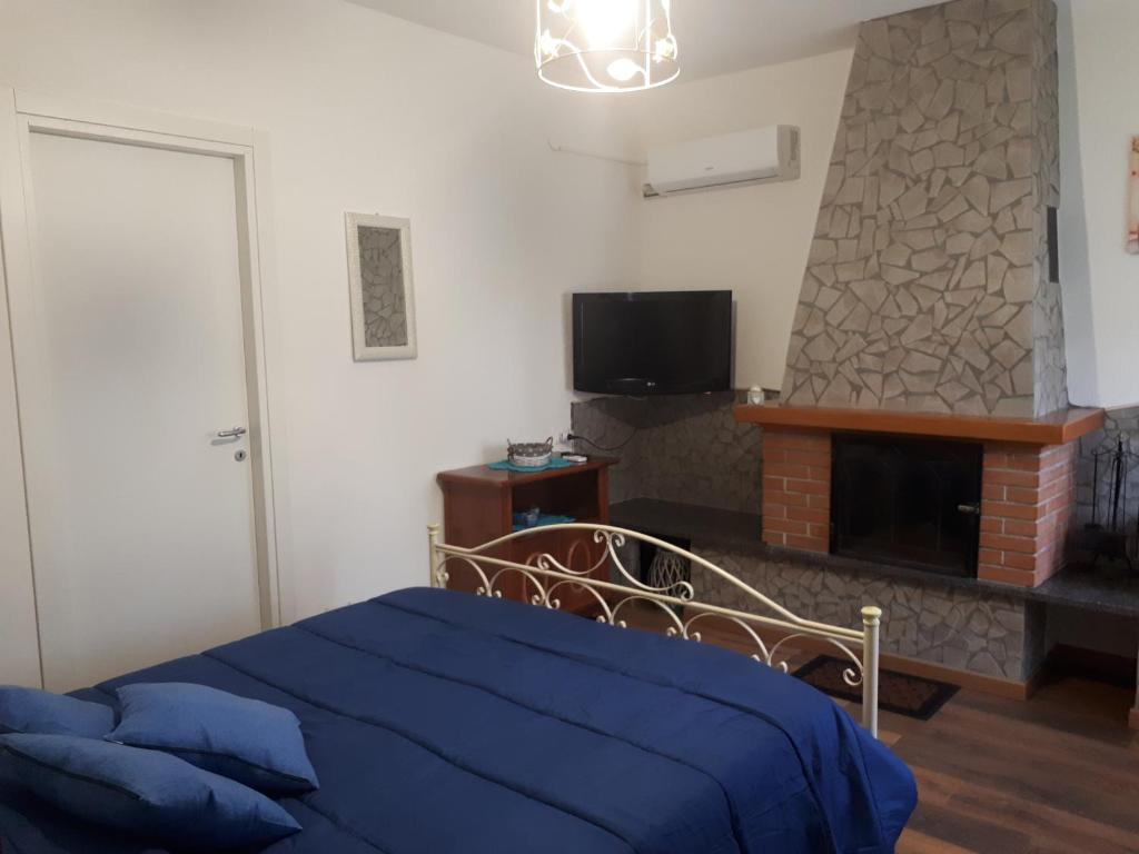 Televízia a/alebo spoločenská miestnosť v ubytovaní Villa Miriade B&b