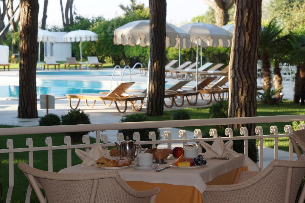Bazén v ubytování Park Hotel Maracaibo nebo v jeho okolí