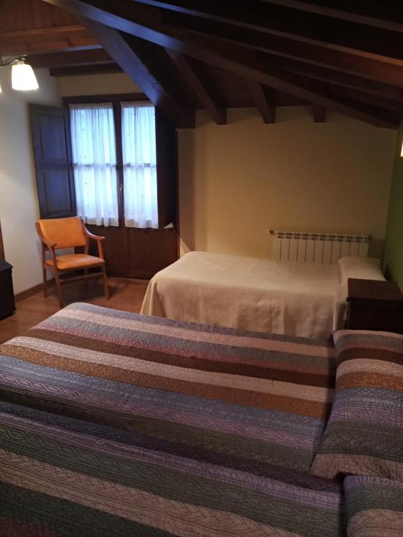 Postel nebo postele na pokoji v ubytování CASA RURAL LA MONTESINA