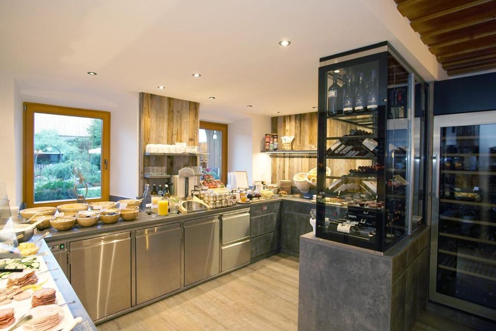 Fotografie z fotogalerie ubytování Hotel zum Weissensee v destinaci Weissensee