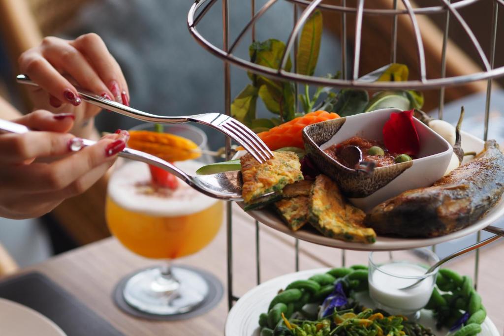 Eleven Hotel Bangkok Sukhumvit 11 - Resim 11