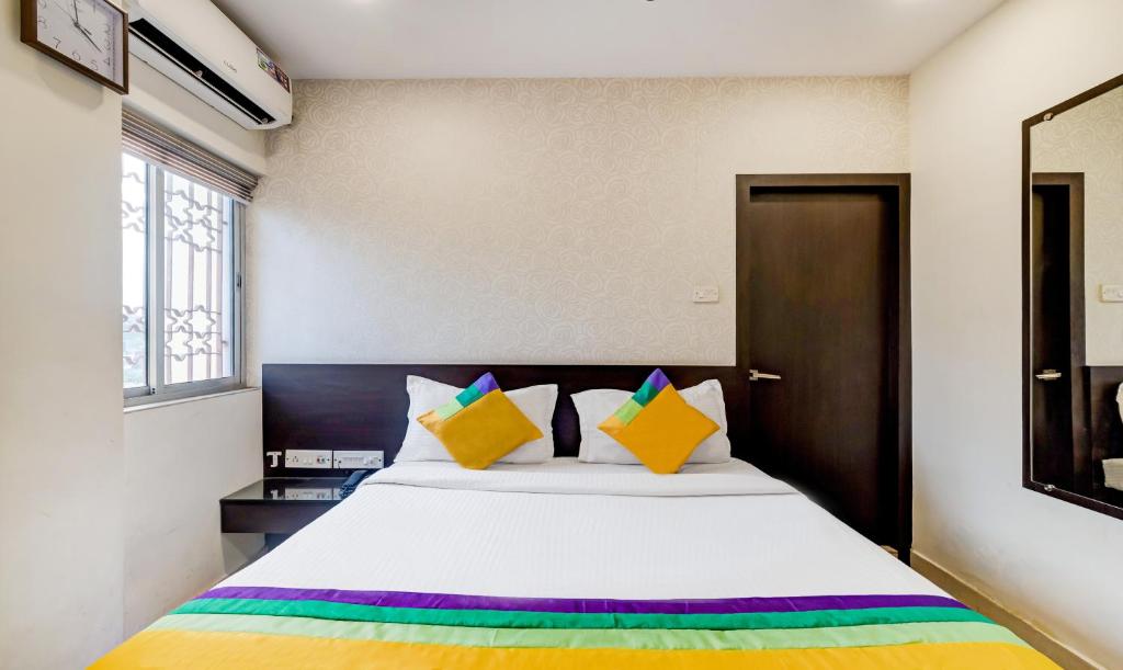 Postel nebo postele na pokoji v ubytování Itsy Hotels Neeranand Plaza