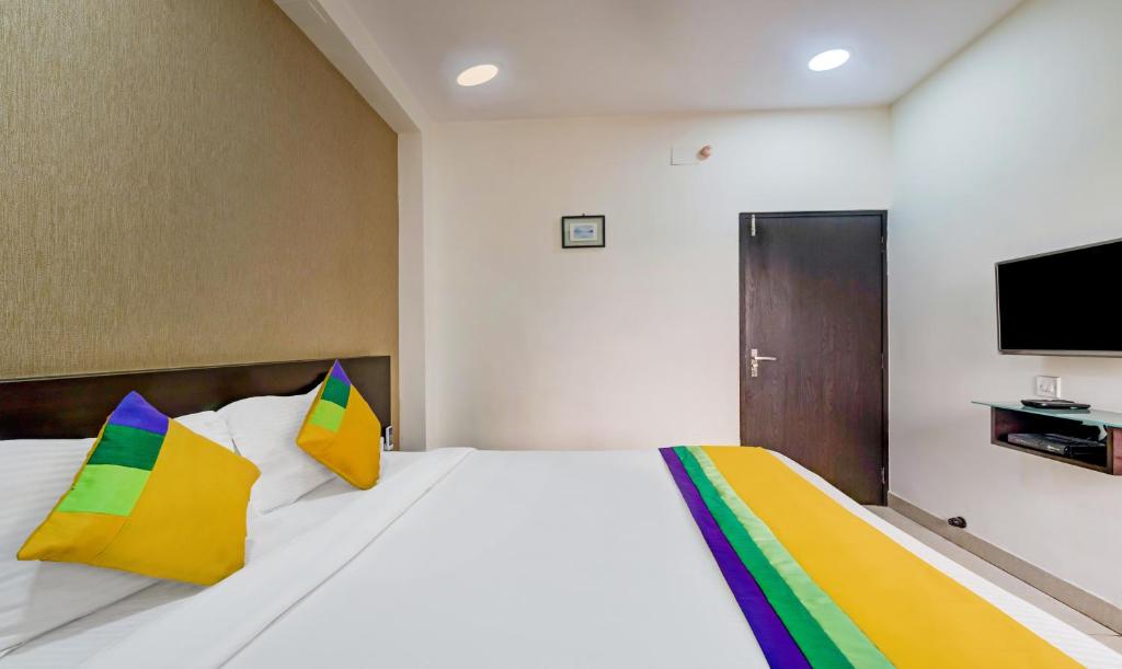 TV a/nebo společenská místnost v ubytování Itsy Hotels Neeranand Plaza