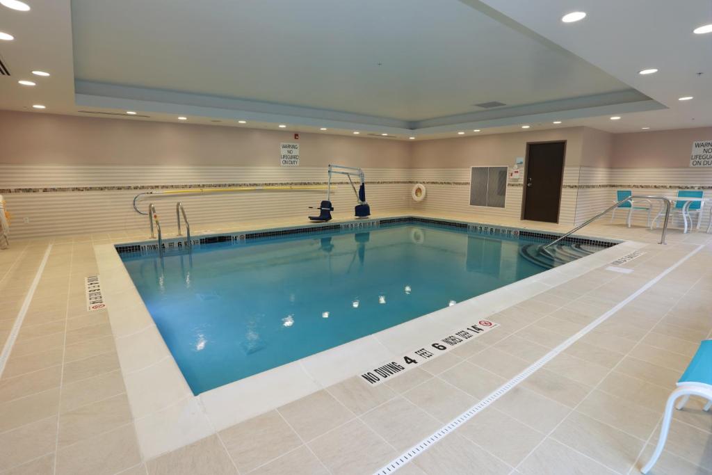 Bazén v ubytování Holiday Inn Express Oneonta by IHG nebo v jeho okolí
