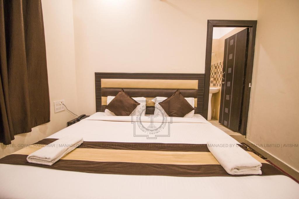 Postel nebo postele na pokoji v ubytování Hotel Gopal