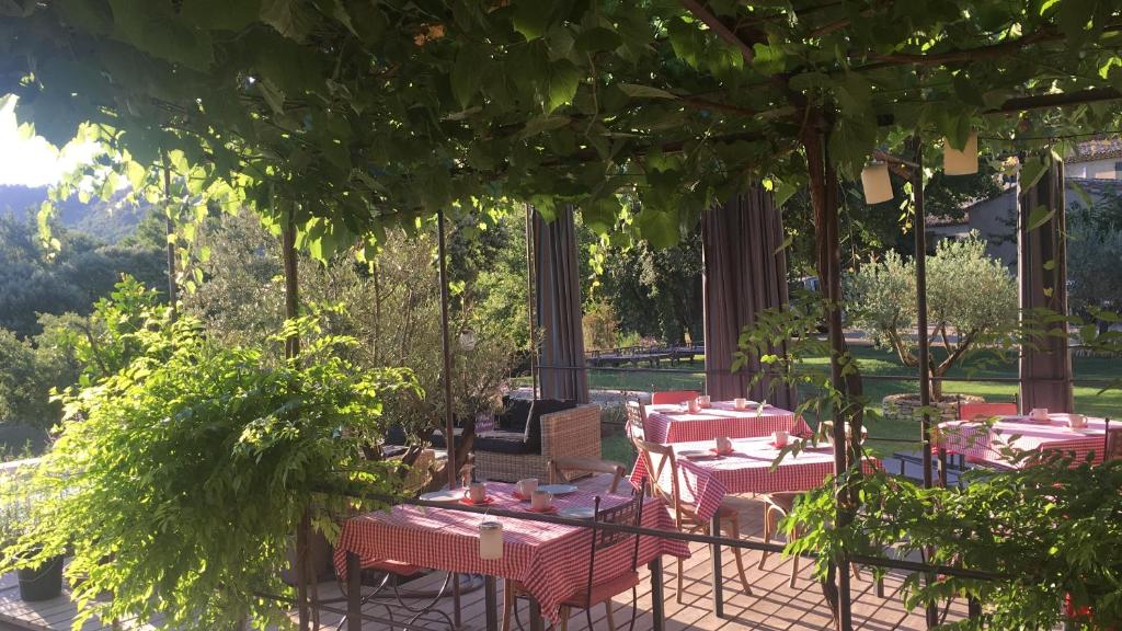 Zahrada ubytování Une Sieste en Luberon